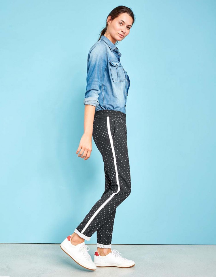 Buy Women Black Regular Fit Textured Casual Trousers Online - 778529 |  Allen Solly