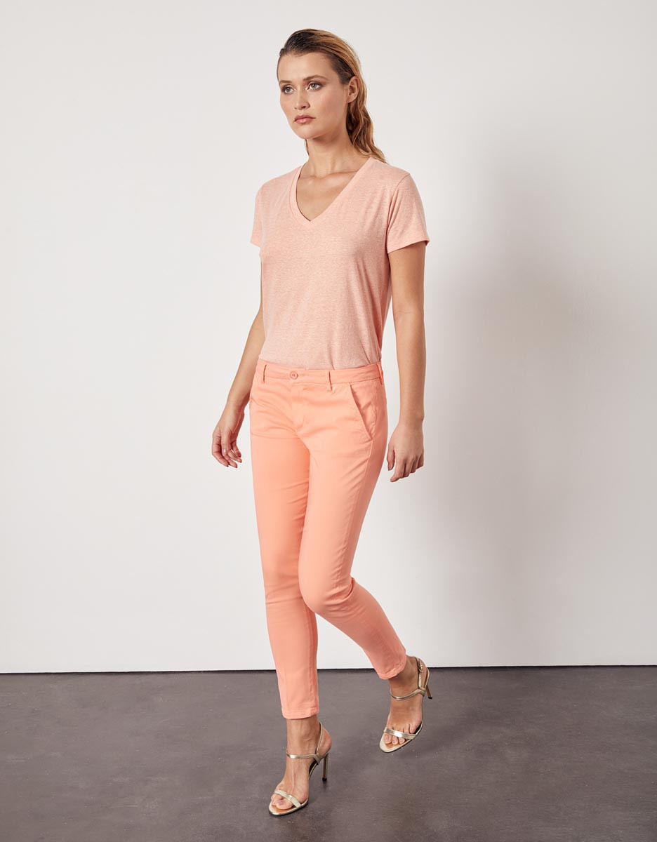 peach cropped trousers