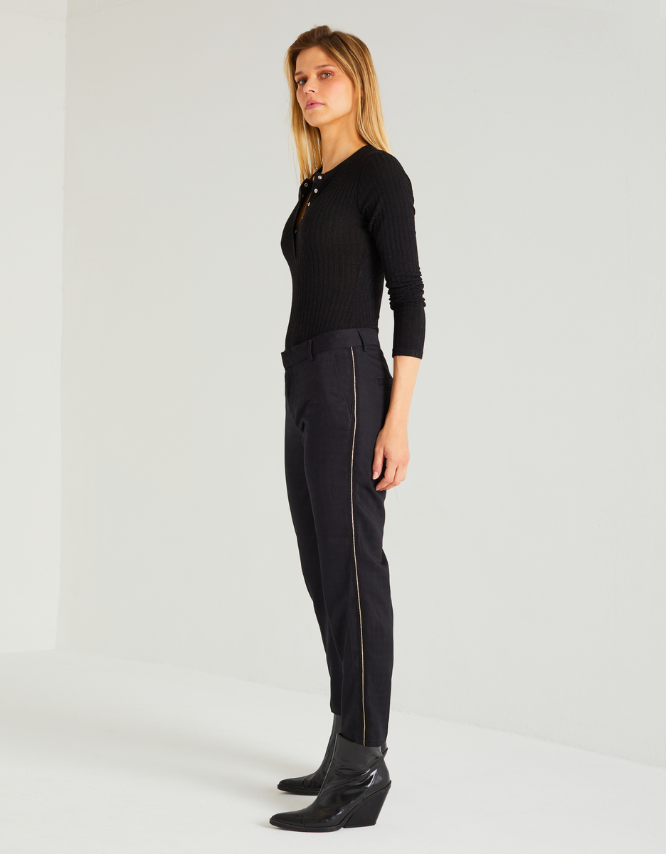 Side stripe outlet cigarette trousers